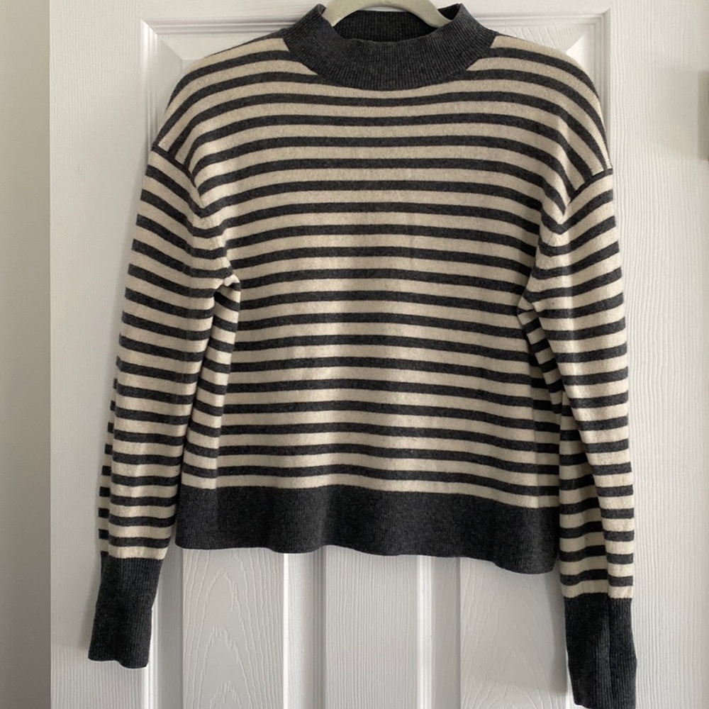 Everlane 100% Cashmere Mockneck Cropped Sweater, size small